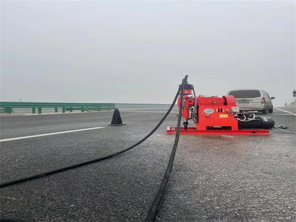 昌洒镇马路路基路面开裂下沉注浆加固灌浆